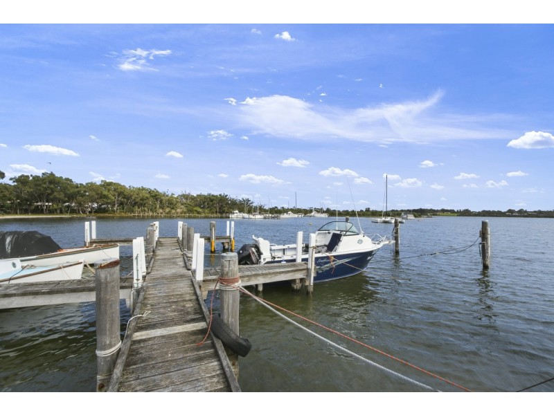 31 Seventh Parade, Raymond Island VIC 3880