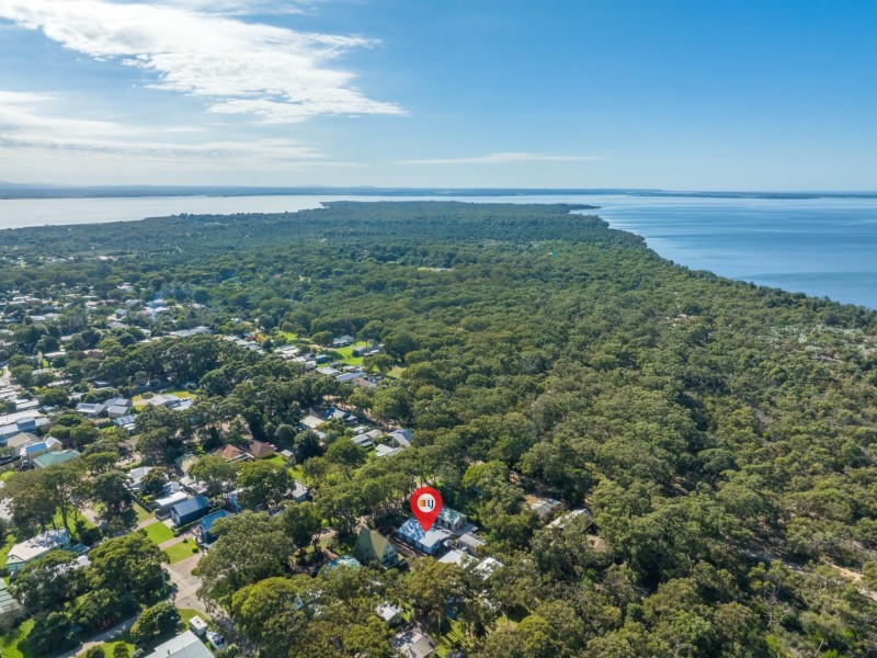 31 Seventh Parade, Raymond Island VIC 3880