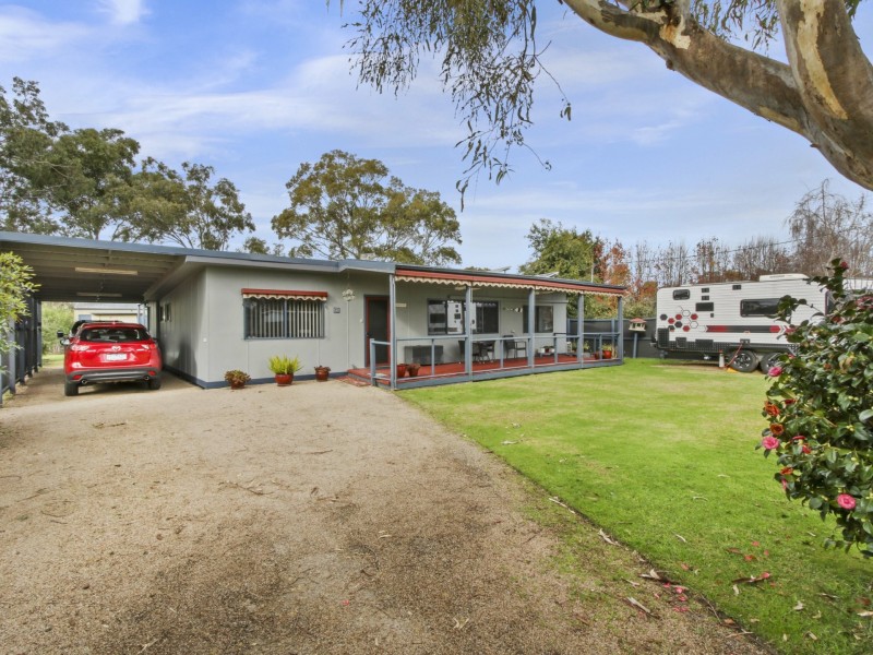 25 Fourth Avenue, Raymond Island VIC 3880