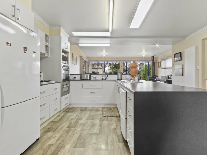 25 Fourth Avenue, Raymond Island VIC 3880