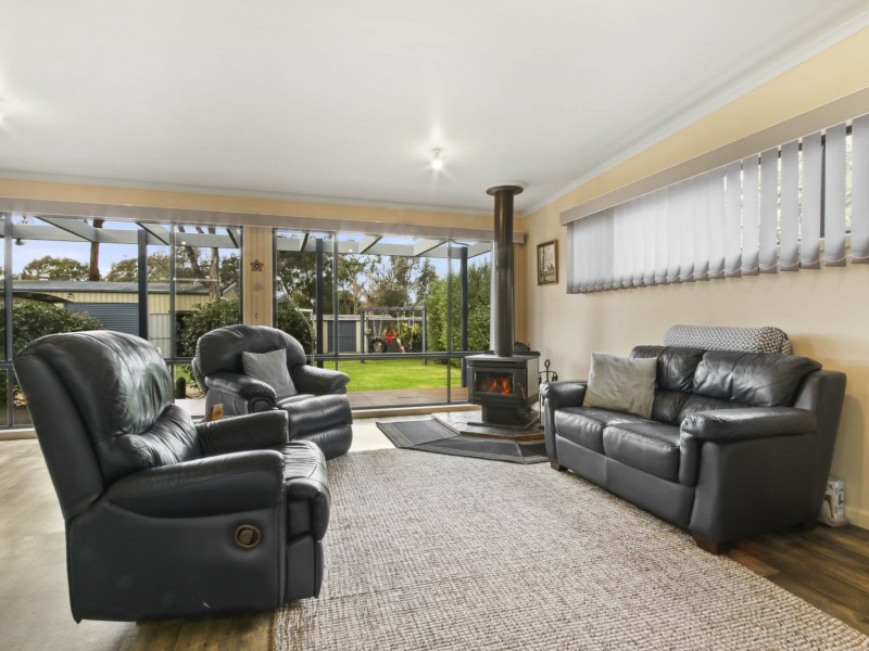 25 Fourth Avenue, Raymond Island VIC 3880