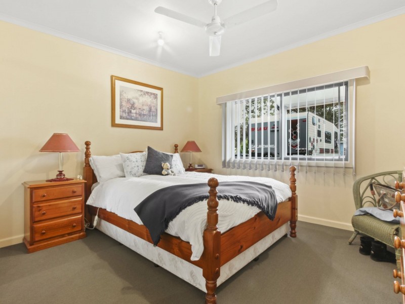 25 Fourth Avenue, Raymond Island VIC 3880