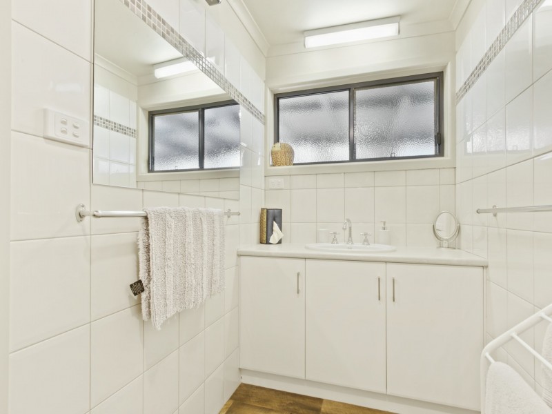 25 Fourth Avenue, Raymond Island VIC 3880