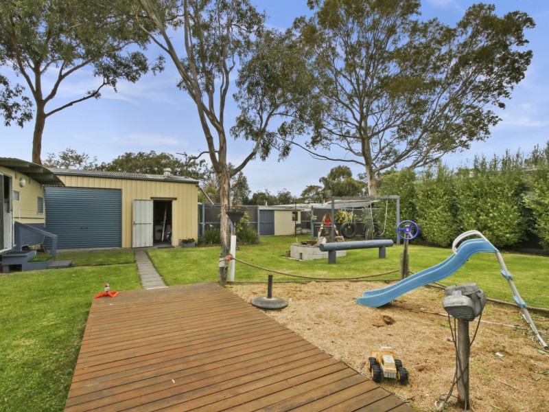 25 Fourth Avenue, Raymond Island VIC 3880