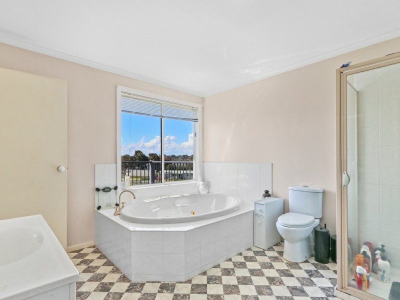 26 Crown Ridge Avenue, Newlands Arm VIC 3875
