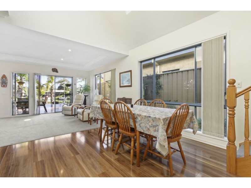 Unit 2/32 Aquarius Way, Paynesville VIC 3880