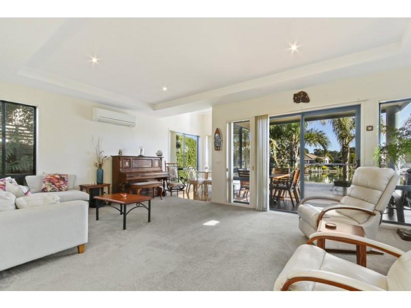 Unit 2/32 Aquarius Way, Paynesville VIC 3880