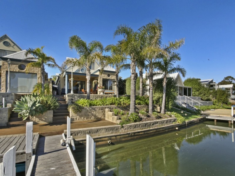 Unit 2/32 Aquarius Way, Paynesville VIC 3880