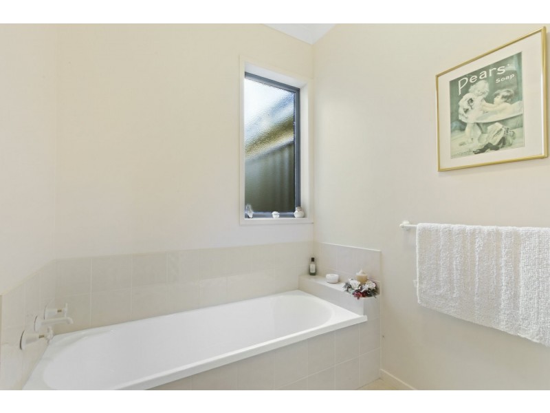 Unit 2/32 Aquarius Way, Paynesville VIC 3880