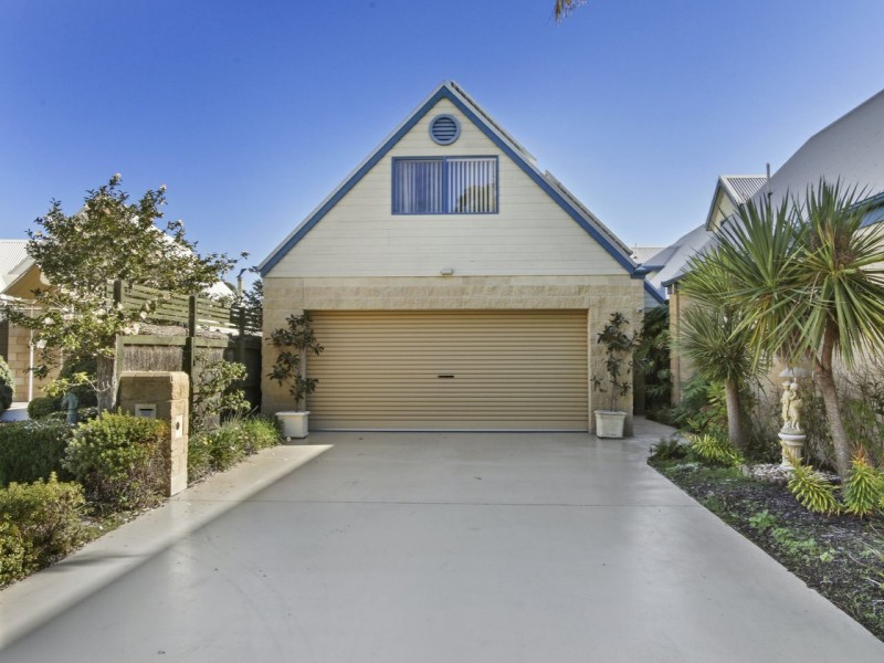 Unit 2/32 Aquarius Way, Paynesville VIC 3880