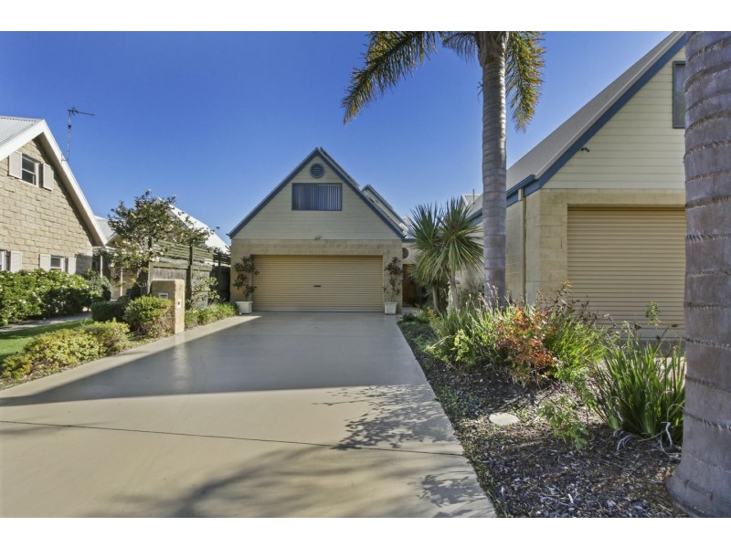 Unit 2/32 Aquarius Way, Paynesville VIC 3880