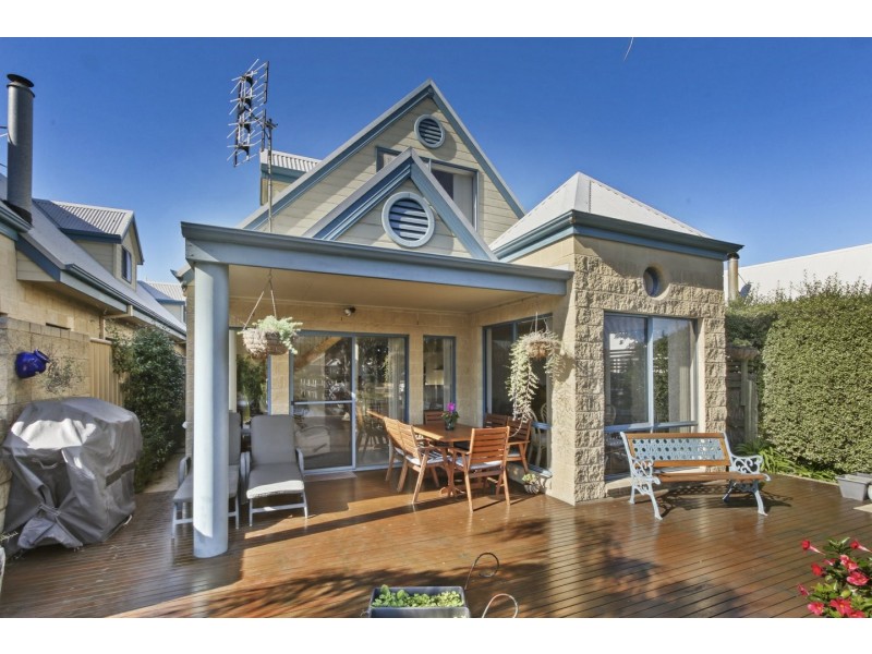 Unit 2/32 Aquarius Way, Paynesville VIC 3880