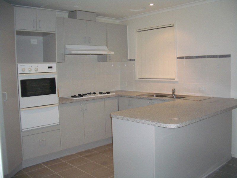 69 Brunning Cres, Frankston North VIC 3200