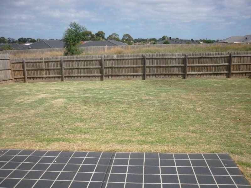 15 Garnet Close, Skye VIC 3977