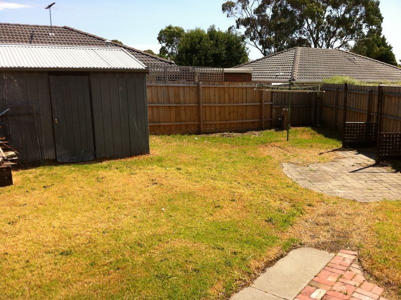 24 Excelsior Drive, Frankston North VIC 3200
