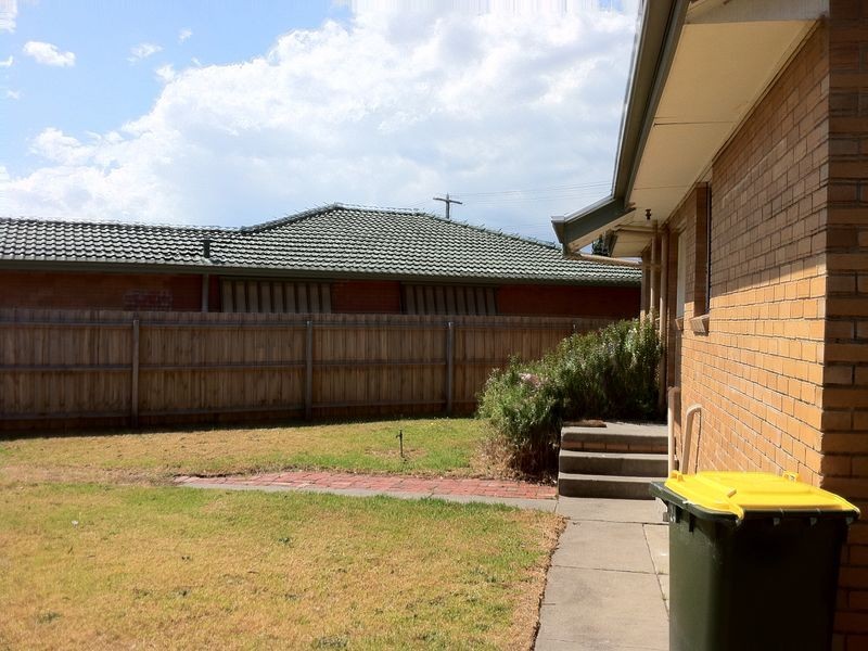 24 Excelsior Drive, Frankston North VIC 3200