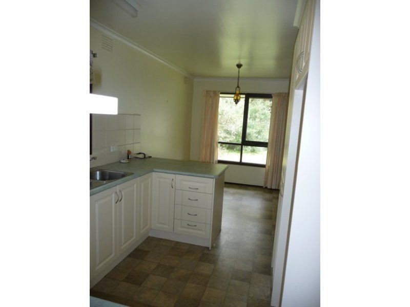 8 Leawarra Parade, Frankston VIC 3199