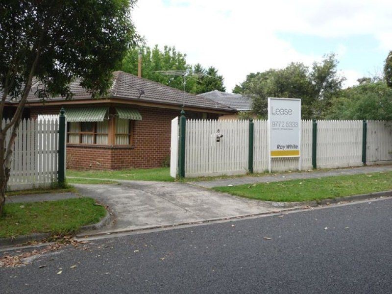 8 Leawarra Parade, Frankston VIC 3199