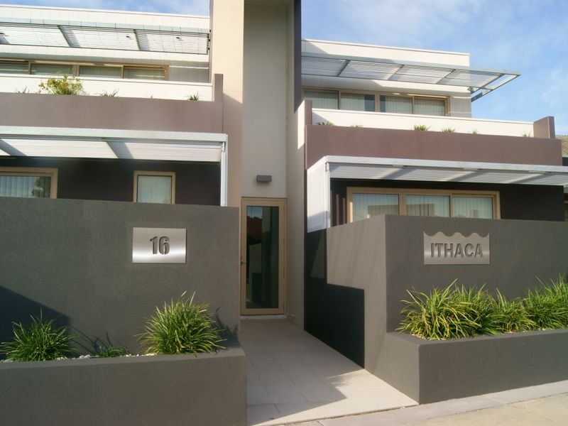 2/16 McLeod Road, Carrum VIC 3197