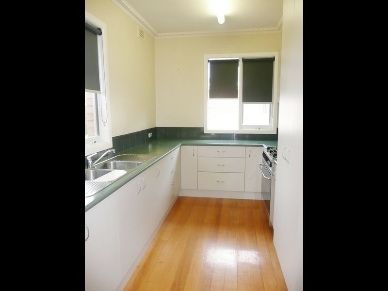 16 Robinsons Road, Seaford VIC 3198