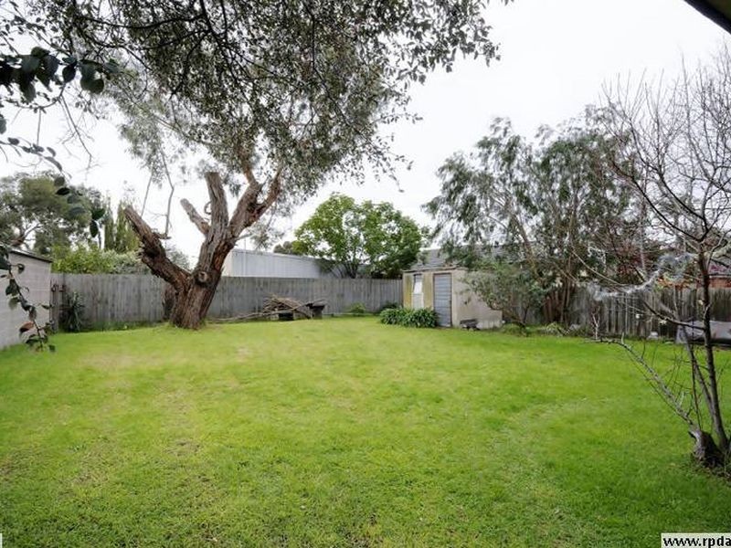 5 East Road, Seaford VIC 3198