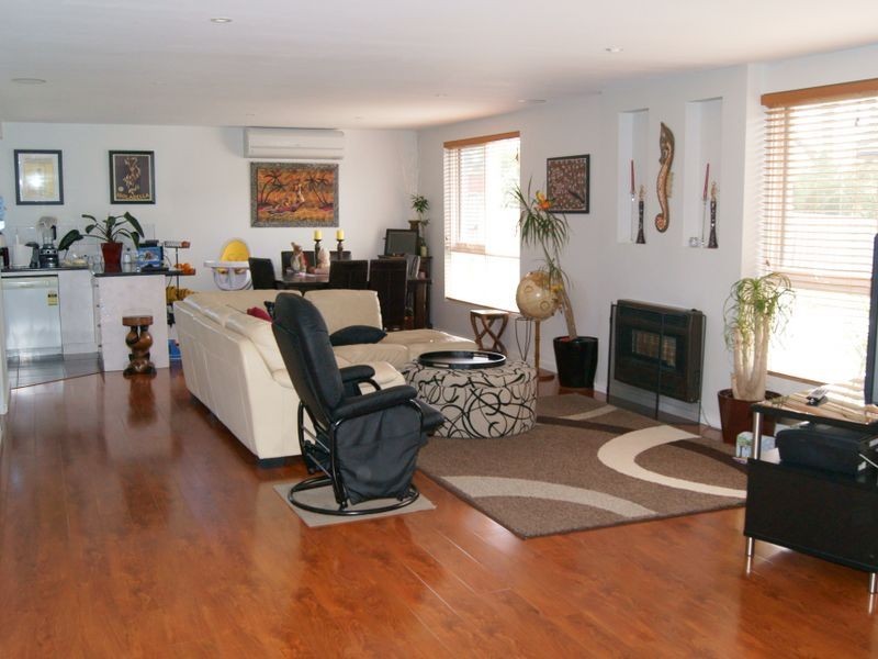 12 Holroyd Street, Seaford VIC 3198