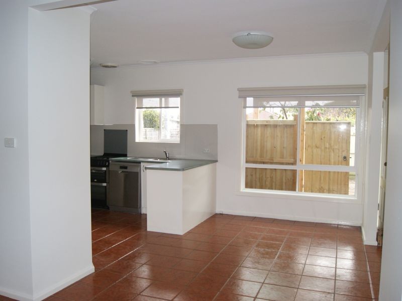 28 Robinsons Road, Seaford VIC 3198