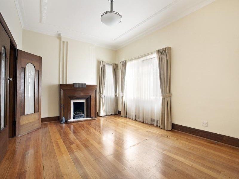 2 Oakwood Avenue, Brighton VIC 3186