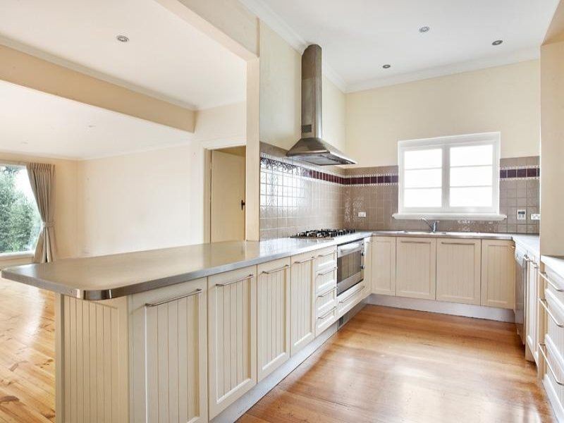 2 Oakwood Avenue, Brighton VIC 3186