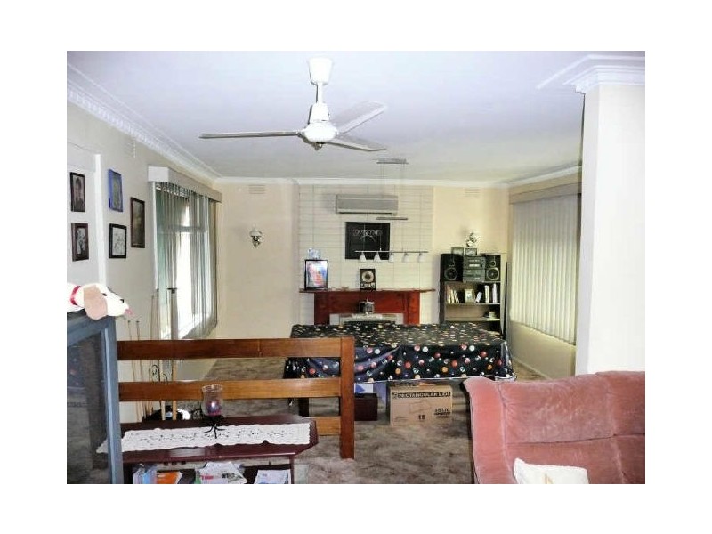 39 Silvertop Crescent, Frankston North VIC 3200