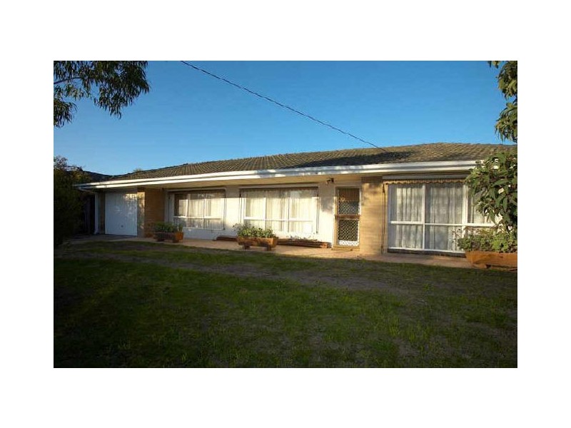 90 Railway Parade, Seaford VIC 3198