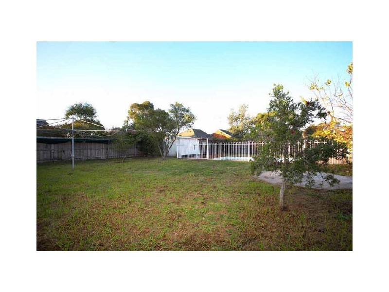 90 Railway Parade, Seaford VIC 3198