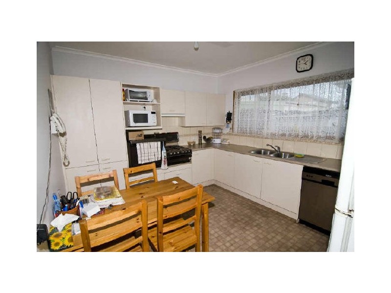 25 Railway Parade, Seaford VIC 3198