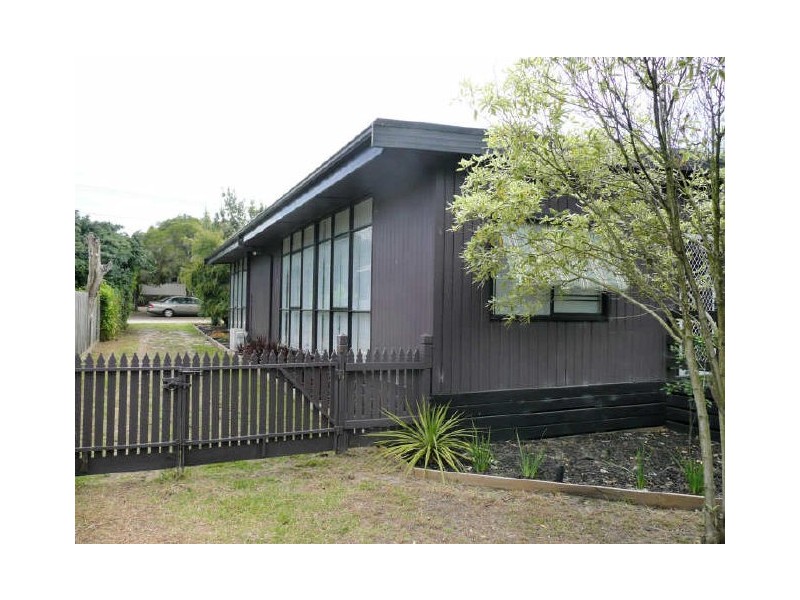 24 Beach Grove, Seaford VIC 3198