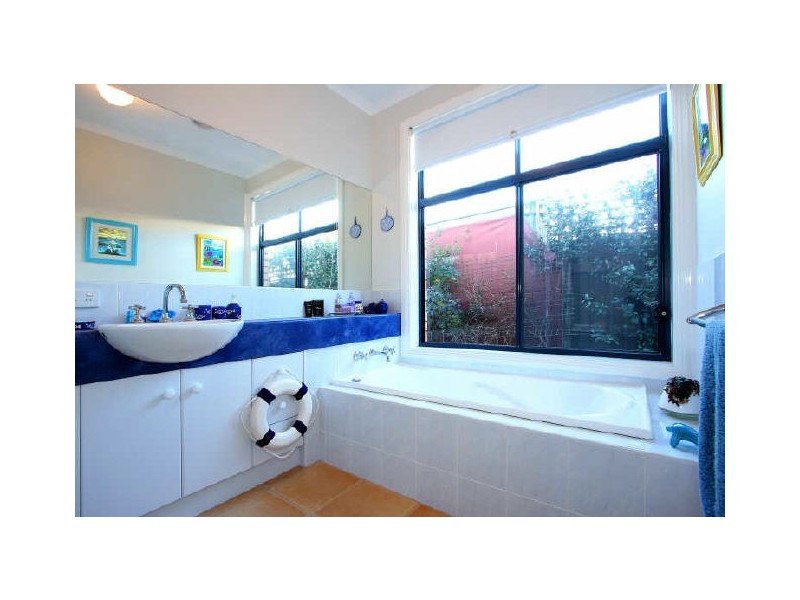 8 Chicquita Avenue, Seaford VIC 3198