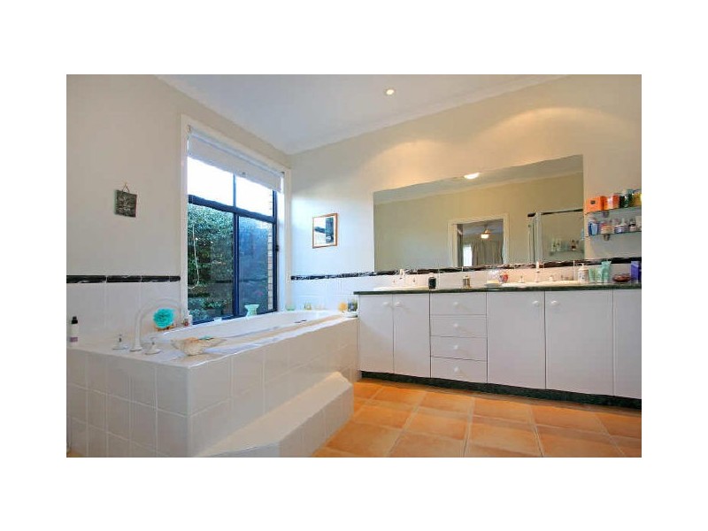 8 Chicquita Avenue, Seaford VIC 3198