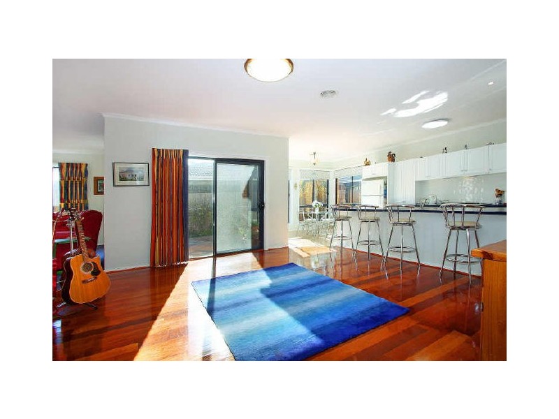 8 Chicquita Avenue, Seaford VIC 3198