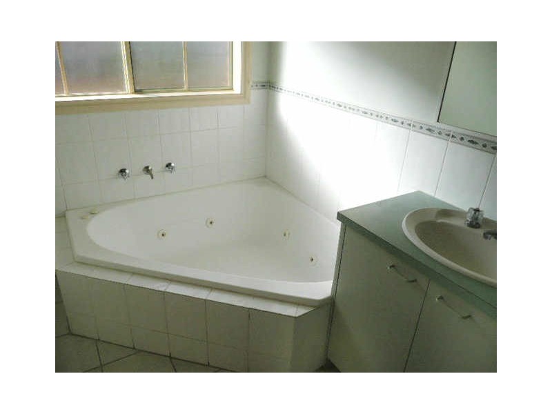 82 Railway Parade, Seaford VIC 3198