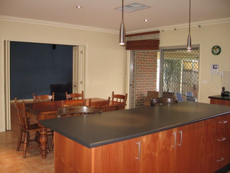 19 Whiting Court, Skye VIC 3977