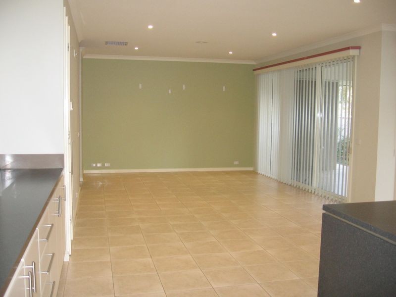 17 Kingsford Smith Court, Sandhurst VIC 3977