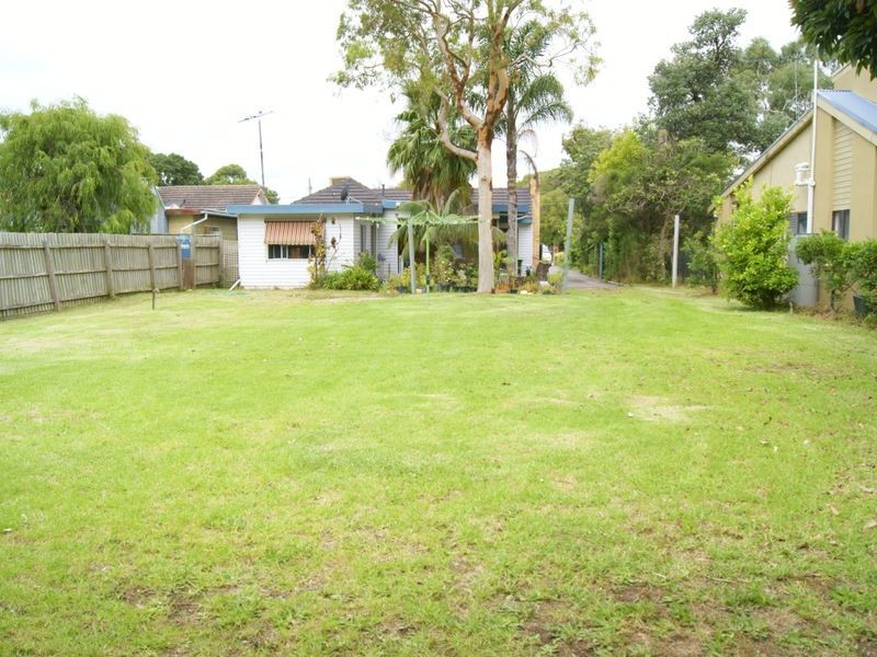 8 Kananook Avenue, Seaford VIC 3198