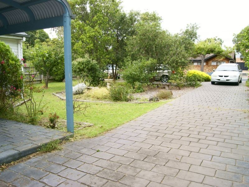 8 Kananook Avenue, Seaford VIC 3198