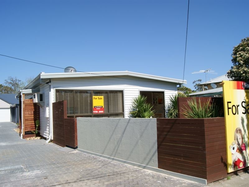 1/2 Wynnstay Road, Seaford VIC 3198