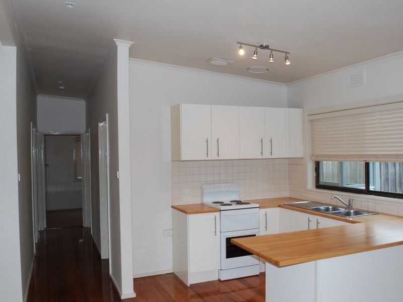 1/2 Wynnstay Road, Seaford VIC 3198