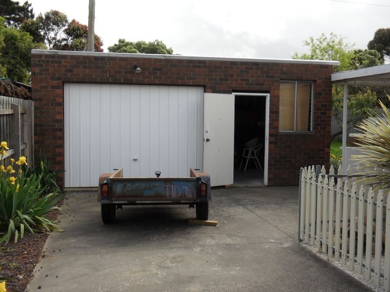 82 Silvertop Crescent, Frankston North VIC 3200