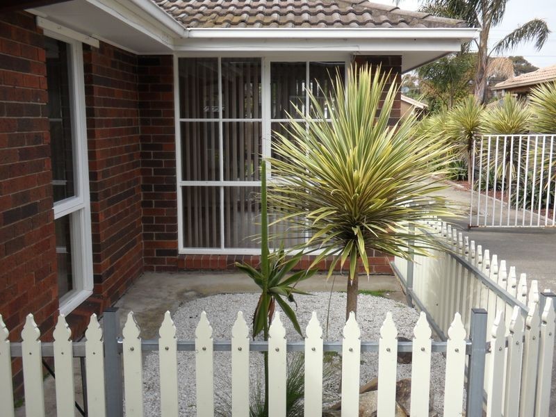 82 Silvertop Crescent, Frankston North VIC 3200