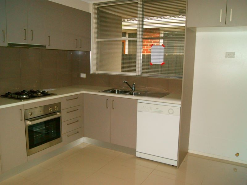 2 107 Dandenong Road East, Frankston VIC 3199