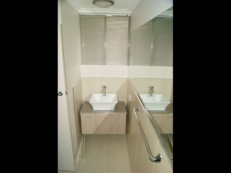 2 107 Dandenong Road East, Frankston VIC 3199
