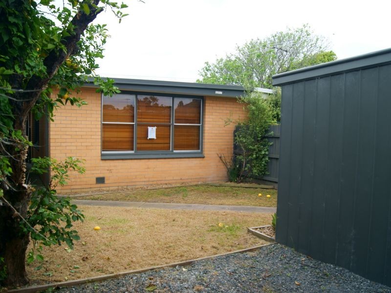 2 107 Dandenong Road East, Frankston VIC 3199
