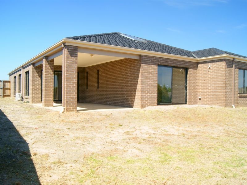 40 Sandarra Boulevard, Sandhurst VIC 3977